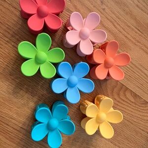 7 Flower hair clips